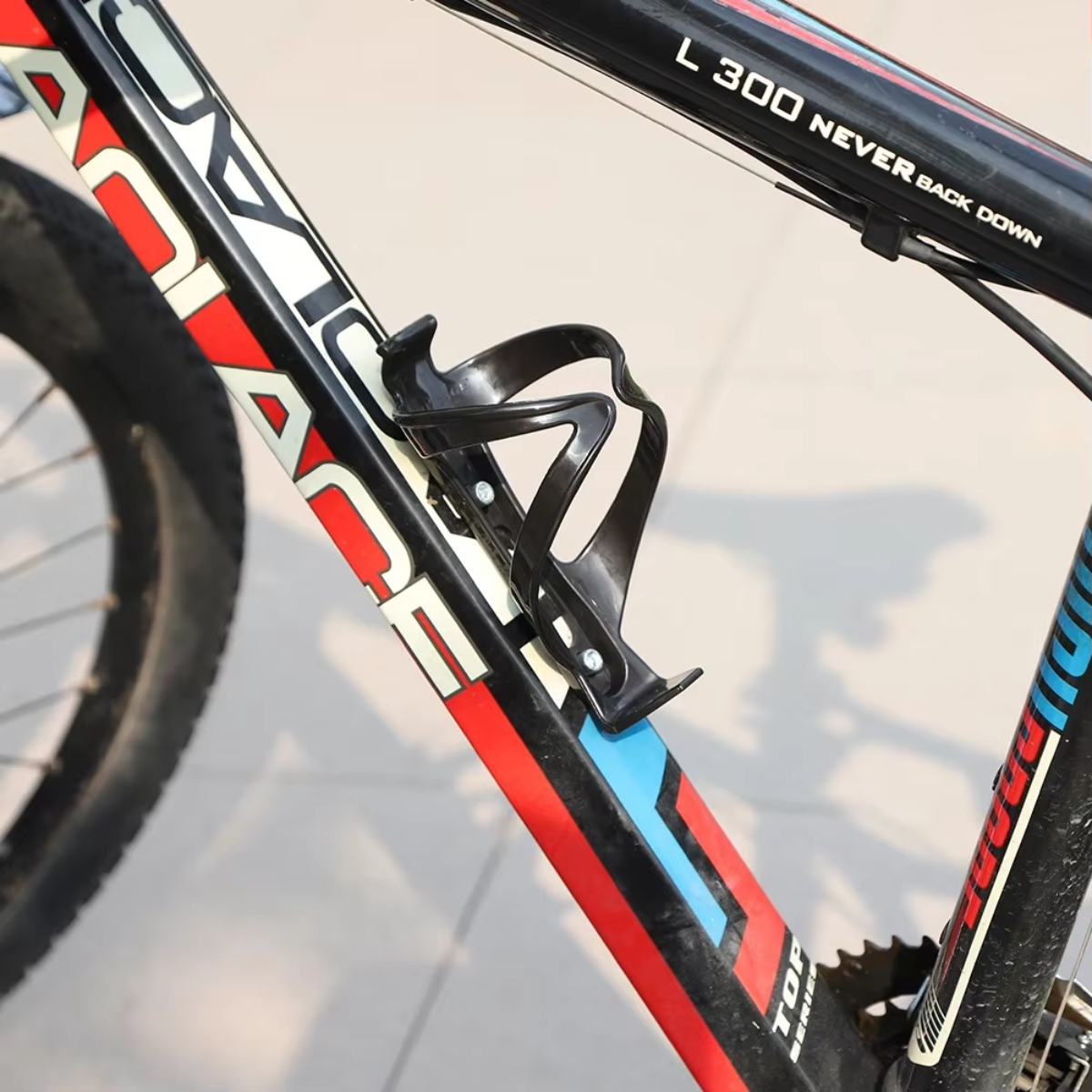 BIKEKE Fahrrad Flaschenhalter Set in der Nahaufnahme am Rahmen