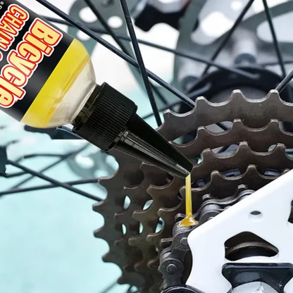 Fahrrad Kettenöl 300ml beim Auftragen auf das Ritzelpaket