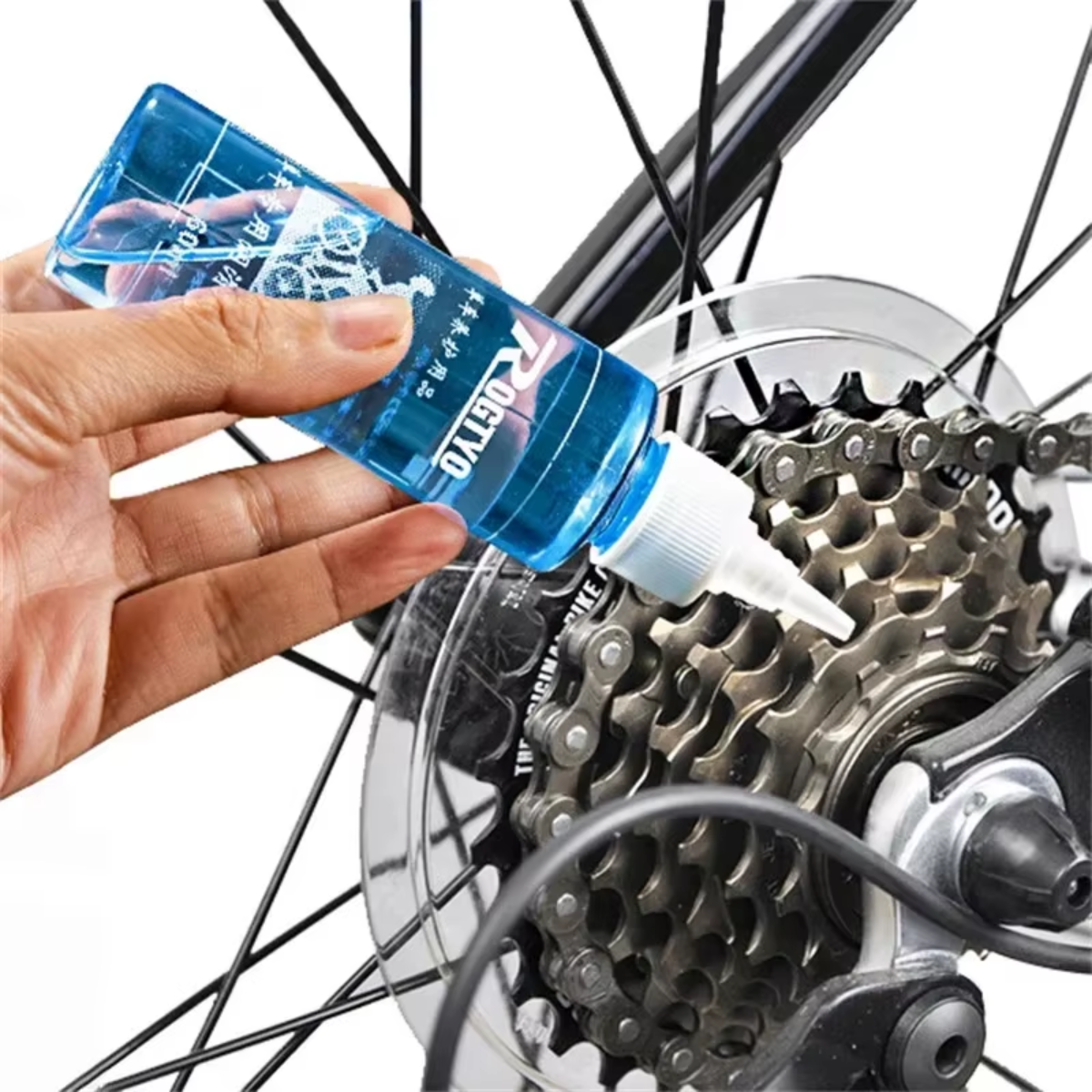Fahrrad Kettenöl bei der Anwendung am Ritzelpaket