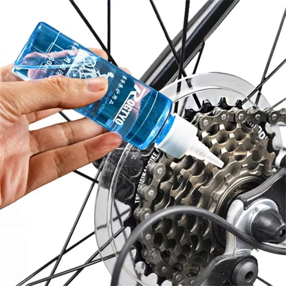Fahrrad Kettenöl bei der Anwendung am Ritzelpaket