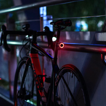 LED Fahrrad Rücklicht mit hoher Sichtbarkeit bei Nachtfahrten im Stadtverkehr