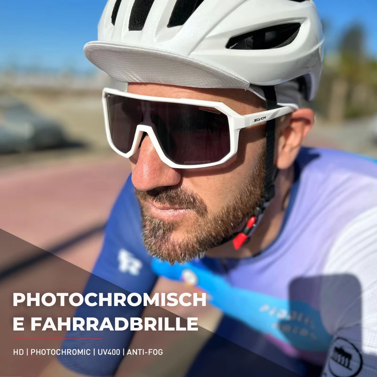 Radfahrer trägt die selbsttönende Fahrradbrille während der Fahrt