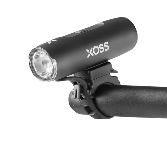 XOSS Fahrradlampe in der Frontansicht am Fahrradlenker